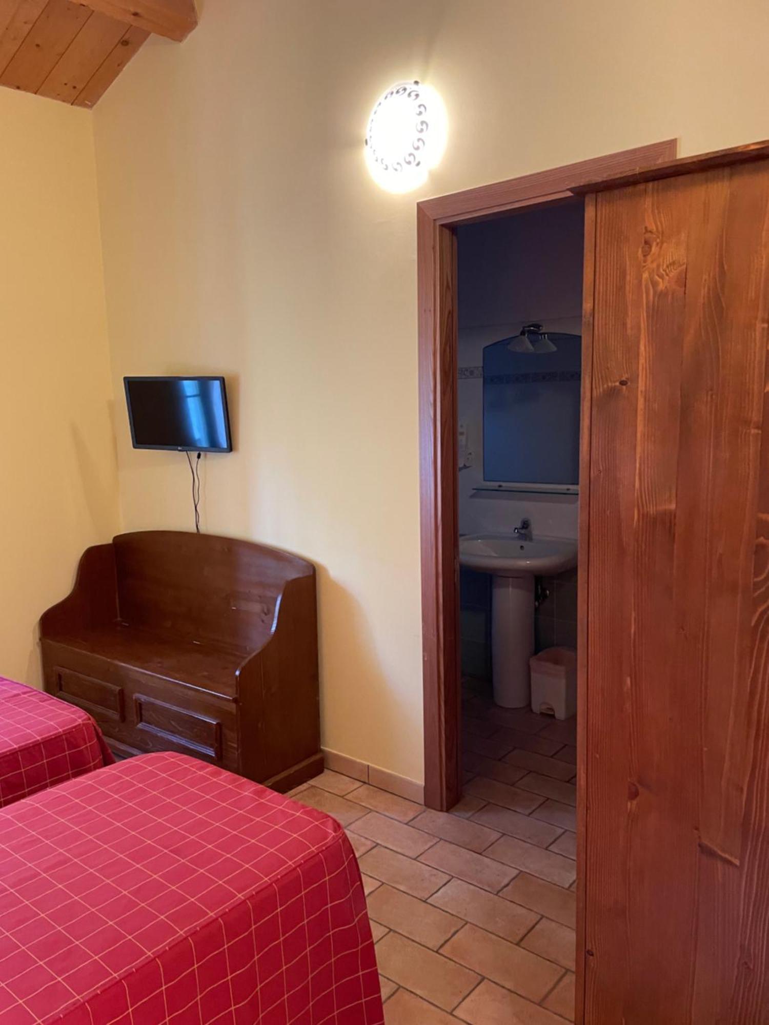 Taverna Dei Guelfi Senigallia Exteriör bild